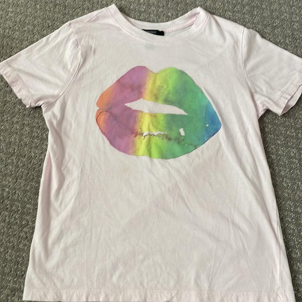 Forever 21 T-shirt Kiss Lips 💋 Great for Summer or Camp! Size Small Beyond Cute!